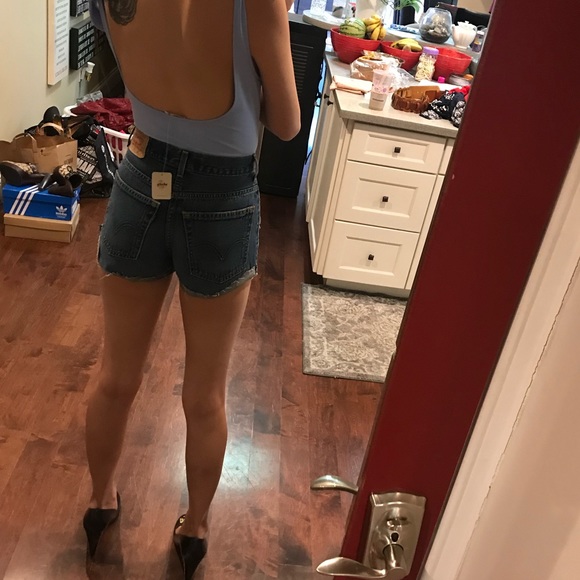 High Waisted Levi’s Shorts - Picture 2 of 5